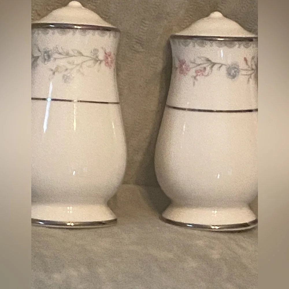 Gorham Vintage Snow Rose Salt & Pepper Shakers 3” Platinum Trim - Flowers - Picture 2 of 10